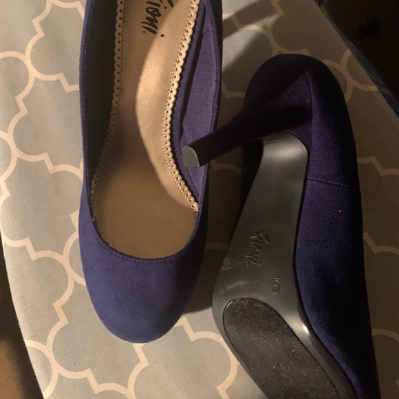 Blue shoes - Picture 2 of 2